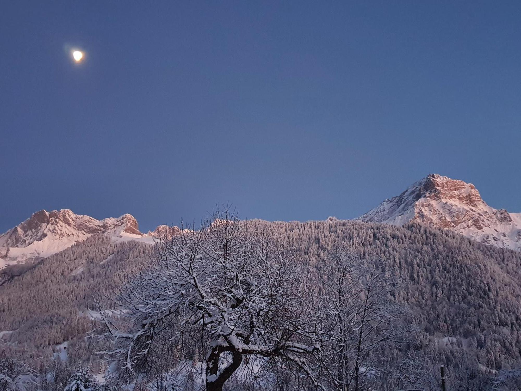 Magnifique Chalet Valerie 5 Chambres A Coucher & Vue Unique กรียง ภายนอก รูปภาพ